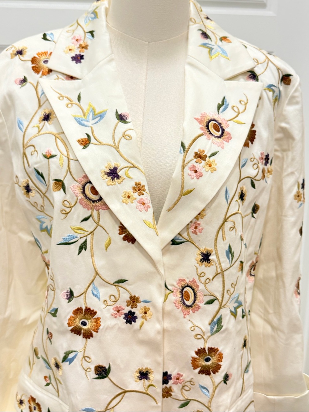 Blaine Trump Embroidered Floral Satin Sleep Shirt - Ivory NWT - Picture 4 of 13